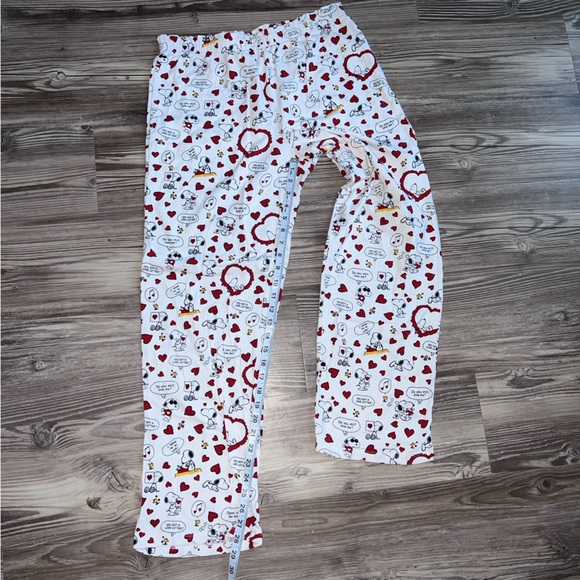 Peanuts Snoopy and Woodstock Valentines Day Pajama Set - Picture 12 of 14